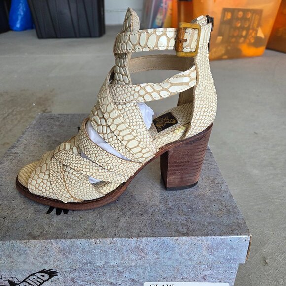 *Brand New* Freebird by Steven Claw White Snake Sandal, Size 9 - Picture 1 of 9